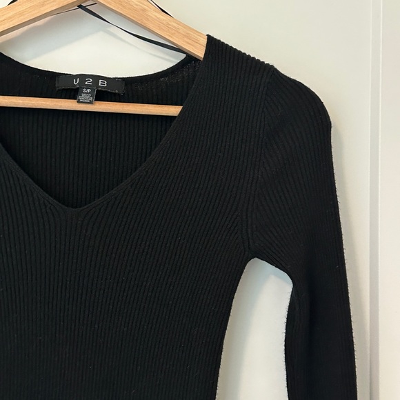 Long sleeve black v neck - Picture 4 of 8